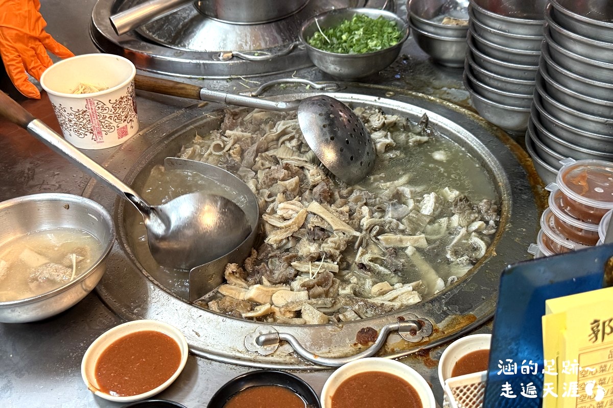 [萬華美食] 郭家炒牛肉 ~ 香氣十足炒牛肉，料多可免費續湯的牛雜湯，華西街觀光夜市超人氣排隊名店