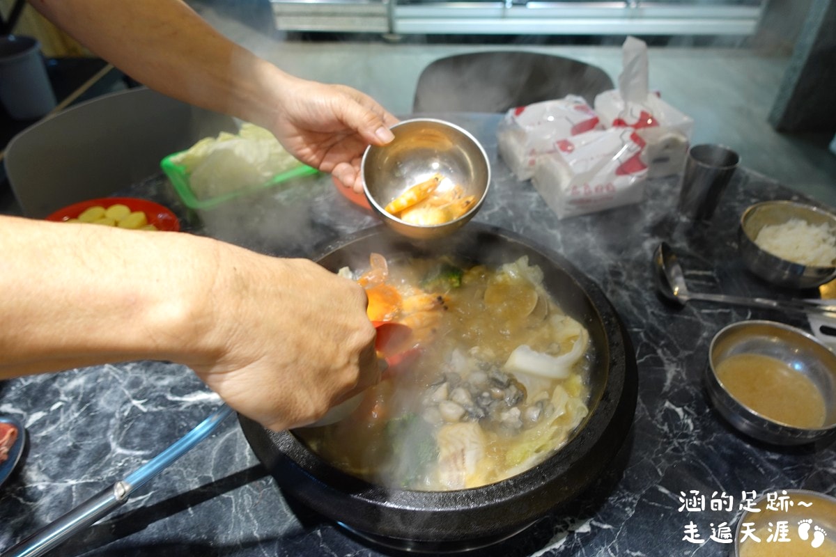 [金山美食] 金山大碗石頭火鍋 ~ 爆炒螃蟹海鮮石頭火鍋，新鮮活蟹，湯頭鮮美，白飯吃到飽