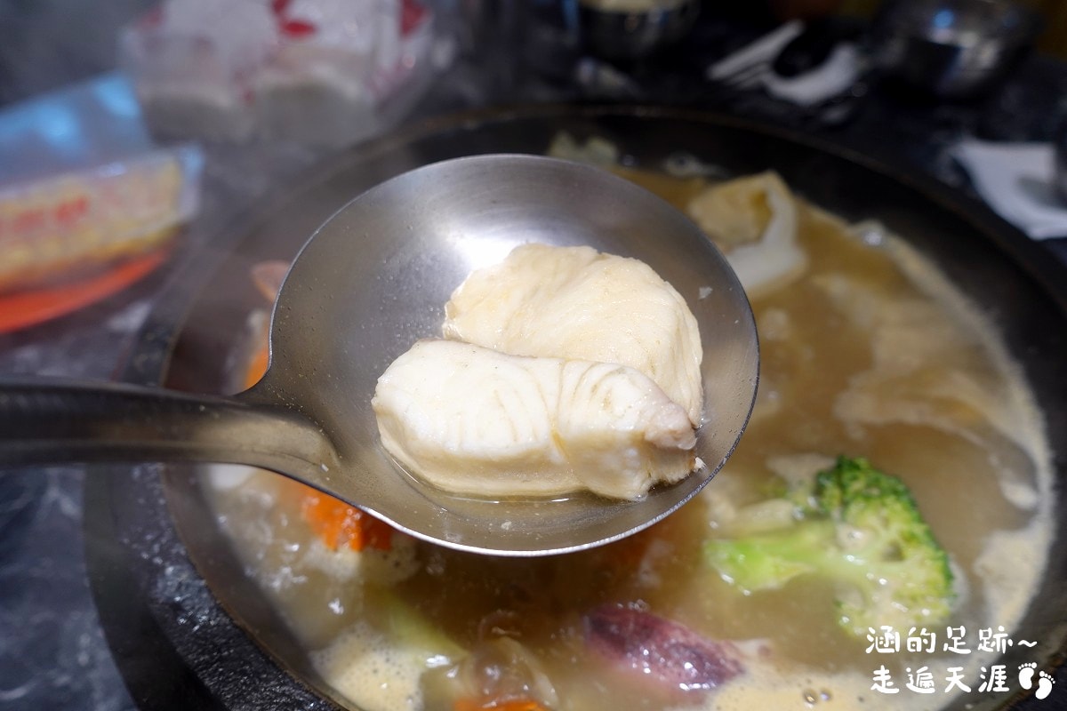 [金山美食] 金山大碗石頭火鍋 ~ 爆炒螃蟹海鮮石頭火鍋，新鮮活蟹，湯頭鮮美，白飯吃到飽