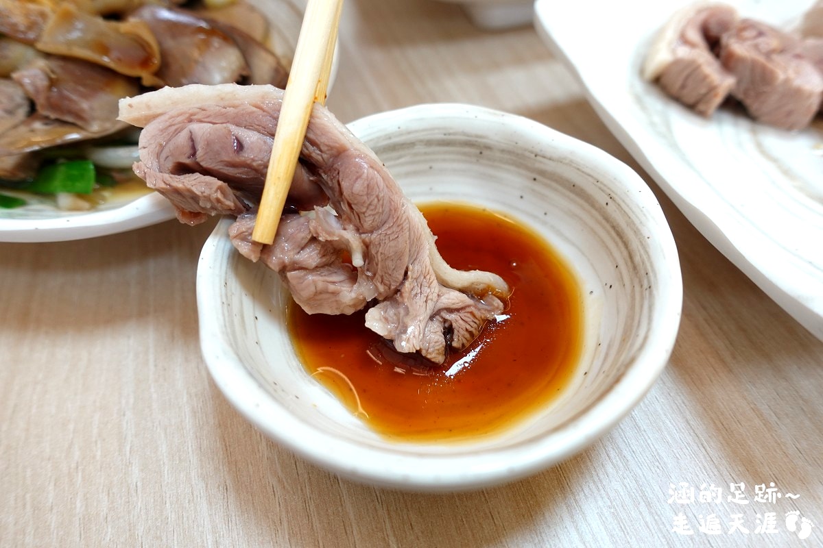 [永和美食] 偶鵝嚐嚐鵝肉專賣店-永和店 ~ 平價新鮮好吃的鵝肉店，鵝肉飯只要$65元，鵝肉切盤$200元，CP值超高!