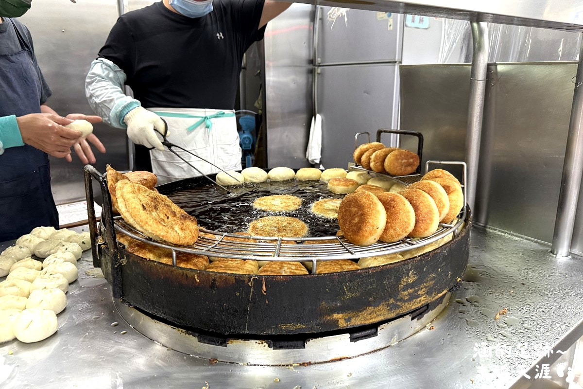 [大安區美食] 溫州街蘿蔔絲餅達人 ～ 滿滿餡料便宜好吃的蘿蔔絲餅、蛋餅，50年人氣老店