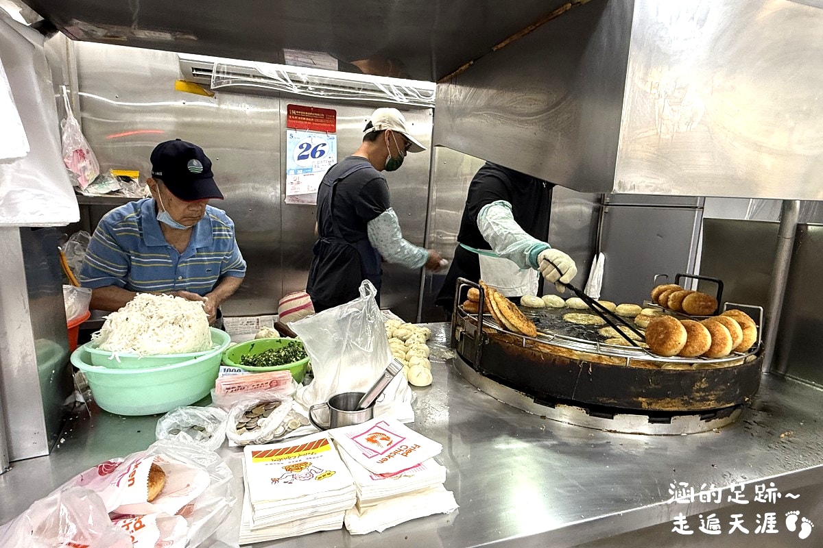 [大安區美食] 溫州街蘿蔔絲餅達人 ～ 滿滿餡料便宜好吃的蘿蔔絲餅、蛋餅，50年人氣老店