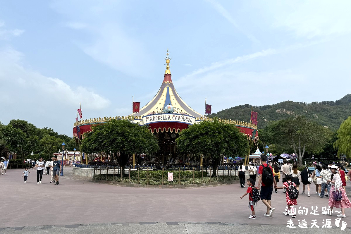 [香港] 香港迪士尼樂園 ~ 園區必玩設施、遊行、精彩迪士尼星夢光影之旅、餐廳、住宿，香港迪士尼攻略