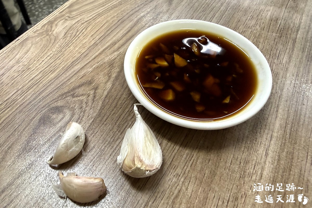 [北投美食] 一心餃子牛肉麵專賣店 ~手工擀的餃子皮，好吃的蒸餃、水餃，現點現煮酸辣湯，北投在地老店
