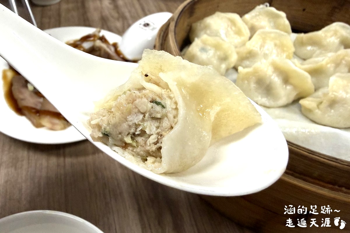 [北投美食] 一心餃子牛肉麵專賣店 ~手工擀的餃子皮，好吃的蒸餃、水餃，現點現煮酸辣湯，北投在地老店