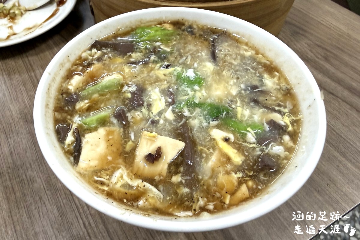 [北投美食] 一心餃子牛肉麵專賣店 ~手工擀的餃子皮，好吃的蒸餃、水餃，現點現煮酸辣湯，北投在地老店