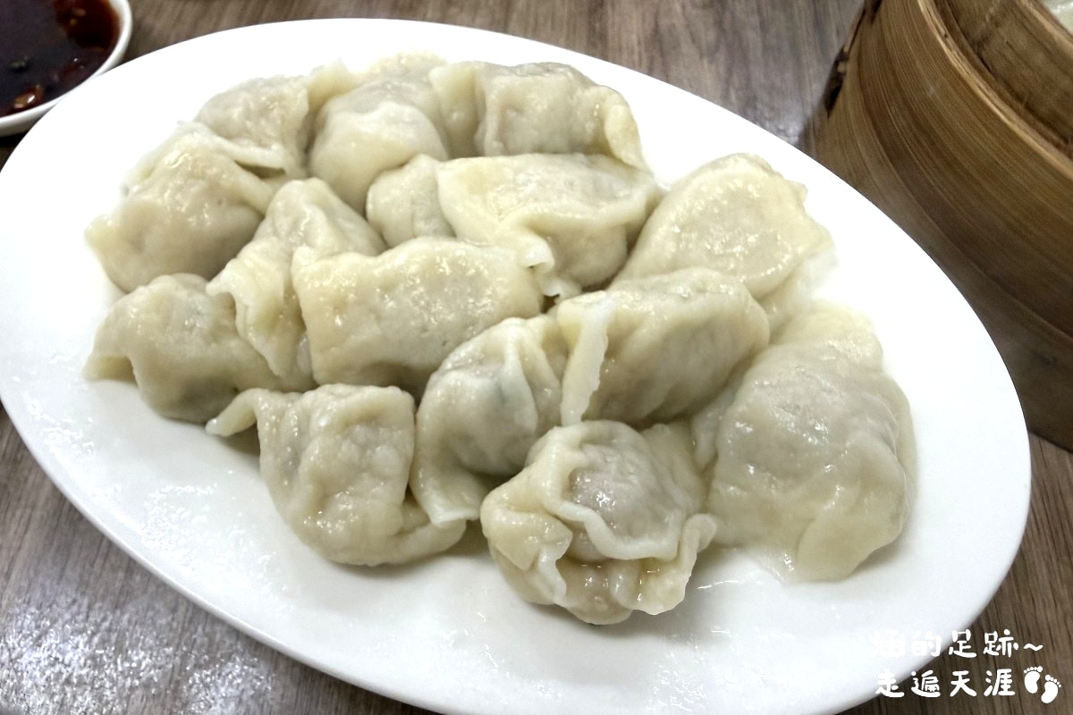 [北投美食] 一心餃子牛肉麵專賣店 ~手工擀的餃子皮，好吃的蒸餃、水餃，現點現煮酸辣湯，北投在地老店