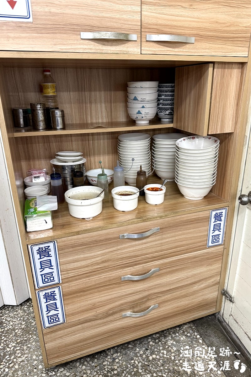 [北投美食] 一心餃子牛肉麵專賣店 ~手工擀的餃子皮，好吃的蒸餃、水餃，現點現煮酸辣湯，北投在地老店