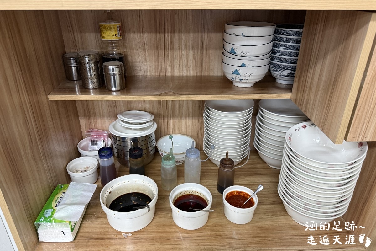 [北投美食] 一心餃子牛肉麵專賣店 ~手工擀的餃子皮，好吃的蒸餃、水餃，現點現煮酸辣湯，北投在地老店