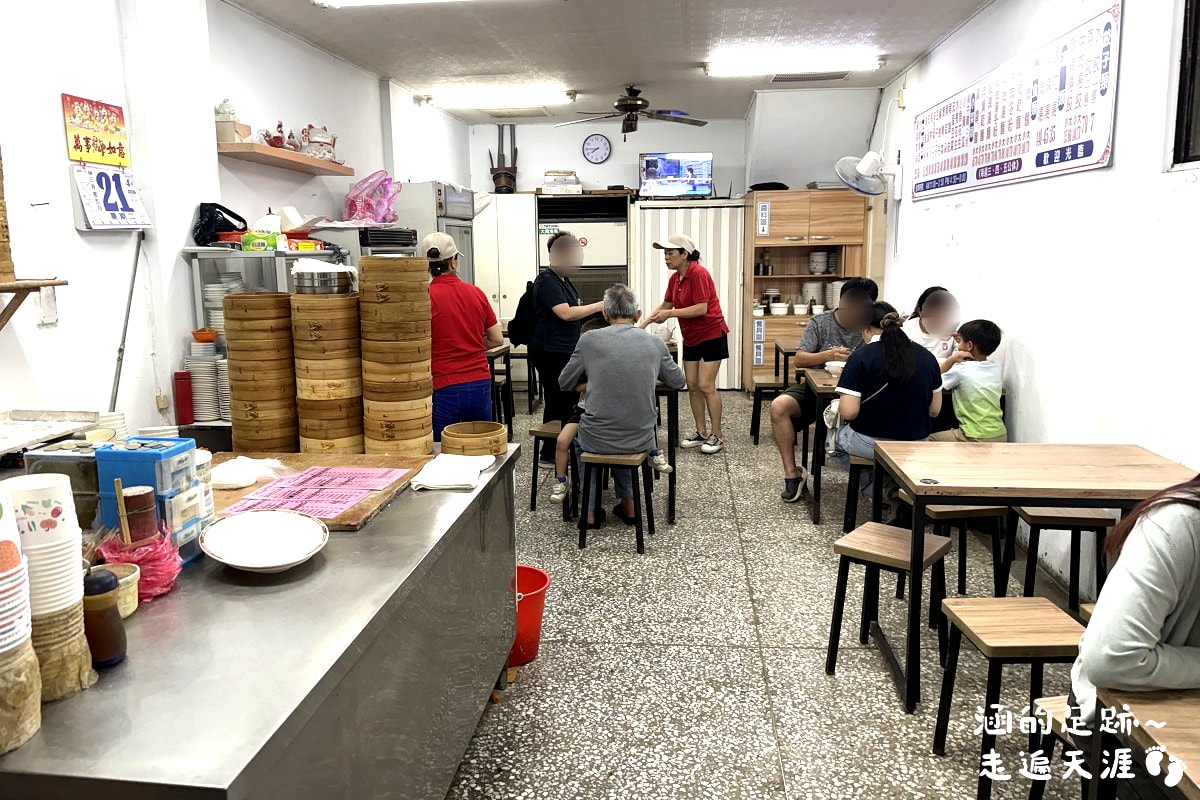 [北投美食] 一心餃子牛肉麵專賣店 ~手工擀的餃子皮，好吃的蒸餃、水餃，現點現煮酸辣湯，北投在地老店