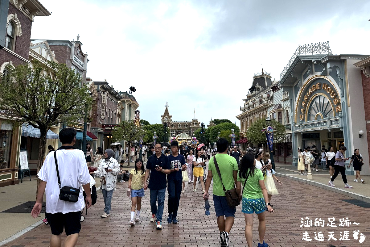 [香港] 香港迪士尼樂園 ~ 園區必玩設施、遊行、精彩迪士尼星夢光影之旅、餐廳、住宿，香港迪士尼攻略