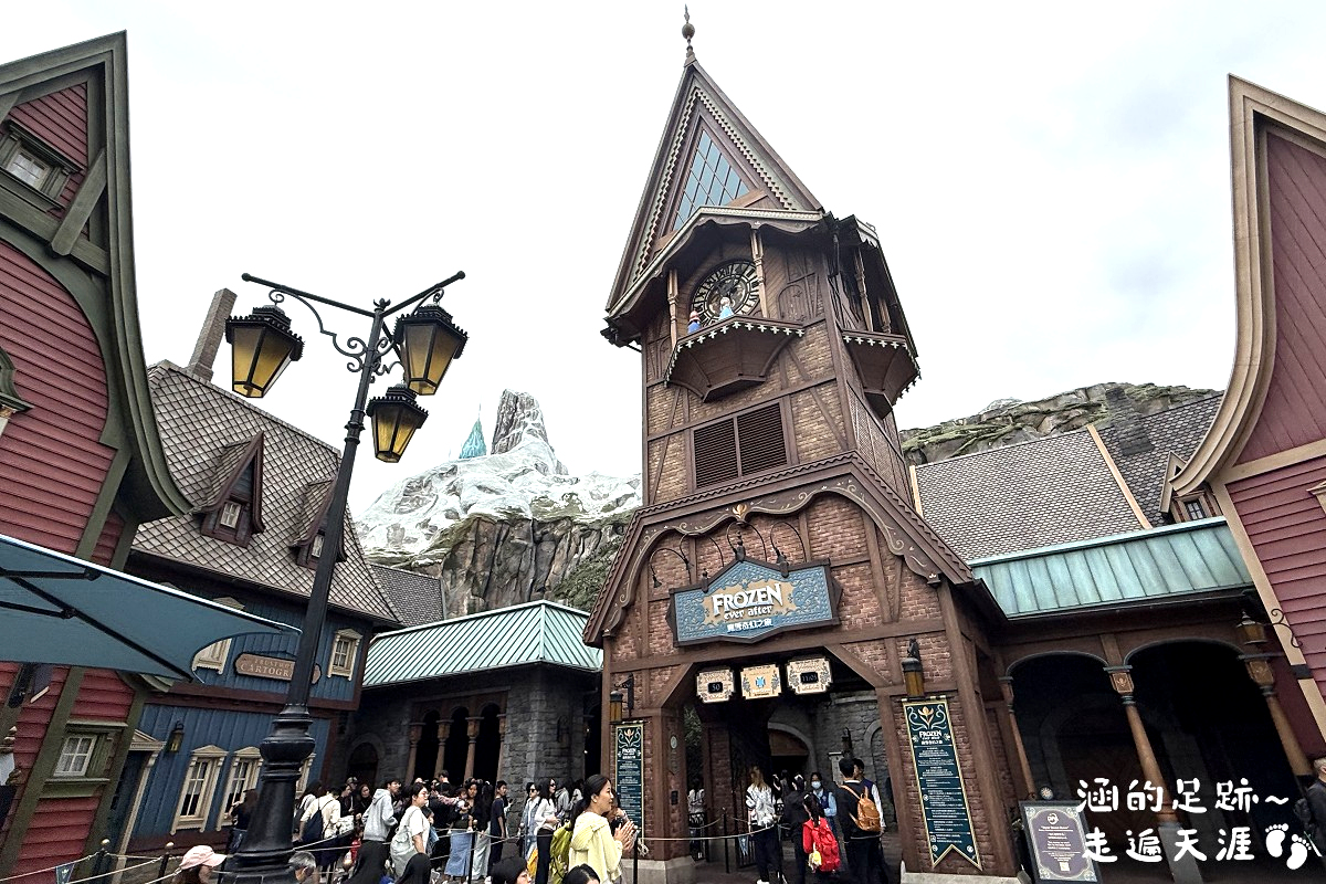 [香港] 香港迪士尼樂園 ~ 園區必玩設施、遊行、精彩迪士尼星夢光影之旅、餐廳、住宿，香港迪士尼攻略