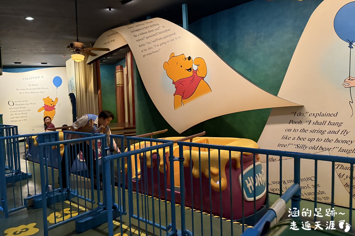 [香港] 香港迪士尼樂園 ~ 園區必玩設施、遊行、精彩迪士尼星夢光影之旅、餐廳、住宿，香港迪士尼攻略