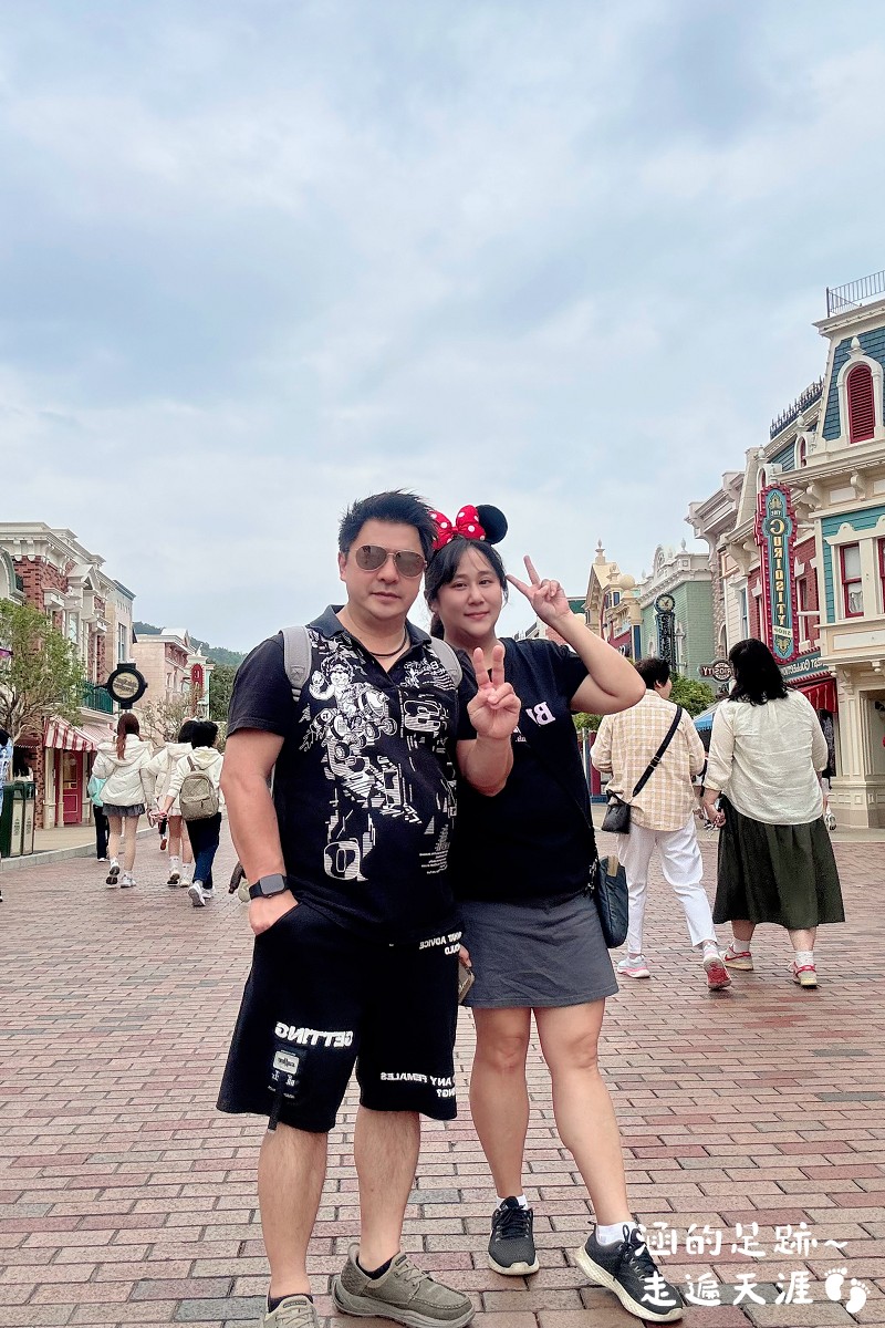 [香港] 香港迪士尼樂園 ~ 園區必玩設施、遊行、精彩迪士尼星夢光影之旅、餐廳、住宿，香港迪士尼攻略