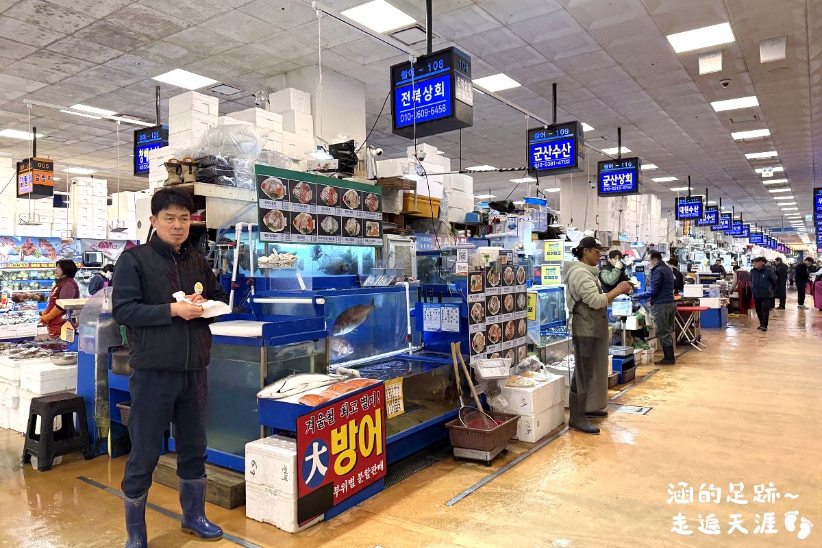 [韓國首爾] 鷺梁津水產市場 ~ 大吃活帝王蟹、松葉蟹、活章魚，一樓買海鮮，二樓代客料理，超鮮甜帝王蟹，首爾吃活海鮮的好地方