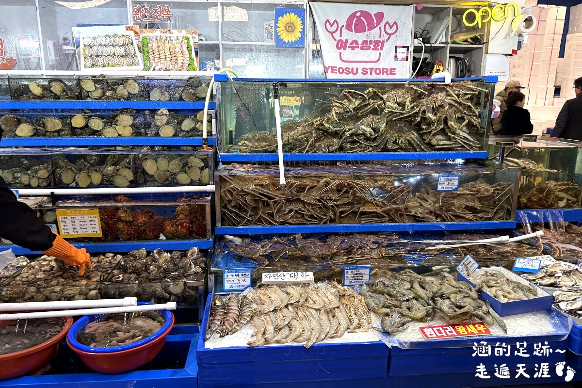 [韓國首爾] 鷺梁津水產市場 ~ 大吃活帝王蟹、松葉蟹、活章魚，一樓買海鮮，二樓代客料理，超鮮甜帝王蟹，首爾吃活海鮮的好地方