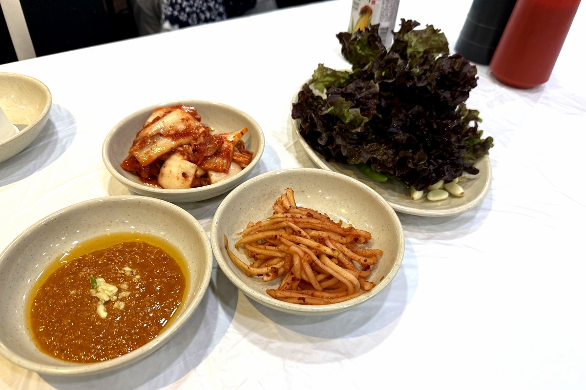 [韓國首爾] 鷺梁津水產市場 ~ 大吃活帝王蟹、松葉蟹、活章魚，一樓買海鮮，二樓代客料理，超鮮甜帝王蟹，首爾吃活海鮮的好地方