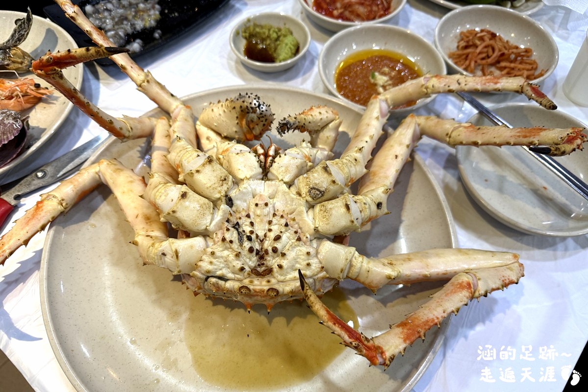 [韓國首爾] 鷺梁津水產市場 ~ 大吃活帝王蟹、松葉蟹、活章魚，一樓買海鮮，二樓代客料理，超鮮甜帝王蟹，首爾吃活海鮮的好地方