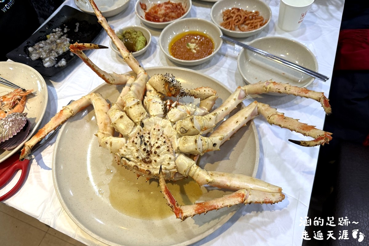 [韓國首爾] 鷺梁津水產市場 ~ 大吃活帝王蟹、松葉蟹、活章魚，一樓買海鮮，二樓代客料理，超鮮甜帝王蟹，首爾吃活海鮮的好地方