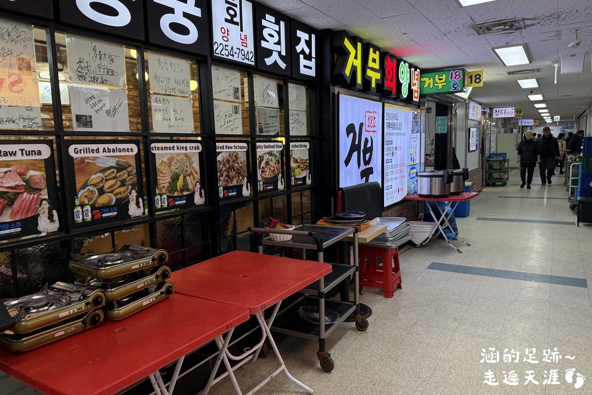 [韓國首爾] 鷺梁津水產市場 ~ 大吃活帝王蟹、松葉蟹、活章魚，一樓買海鮮，二樓代客料理，超鮮甜帝王蟹，首爾吃活海鮮的好地方