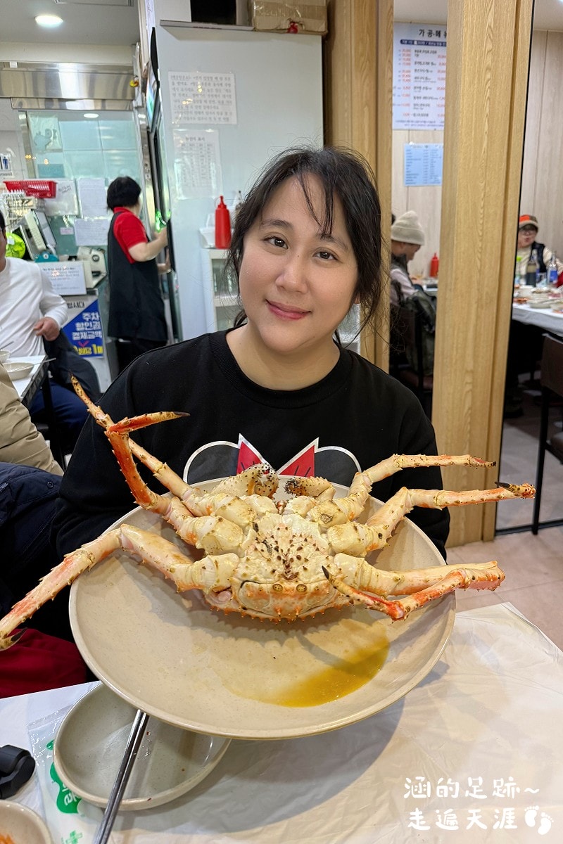 [韓國首爾] 鷺梁津水產市場 ~ 大吃活帝王蟹、松葉蟹、活章魚，一樓買海鮮，二樓代客料理，超鮮甜帝王蟹，首爾吃活海鮮的好地方