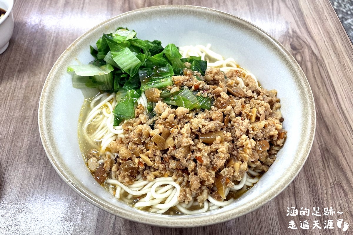 [北投美食] 一心餃子牛肉麵專賣店 ~手工擀的餃子皮，好吃的蒸餃、水餃，現點現煮酸辣湯，北投在地老店