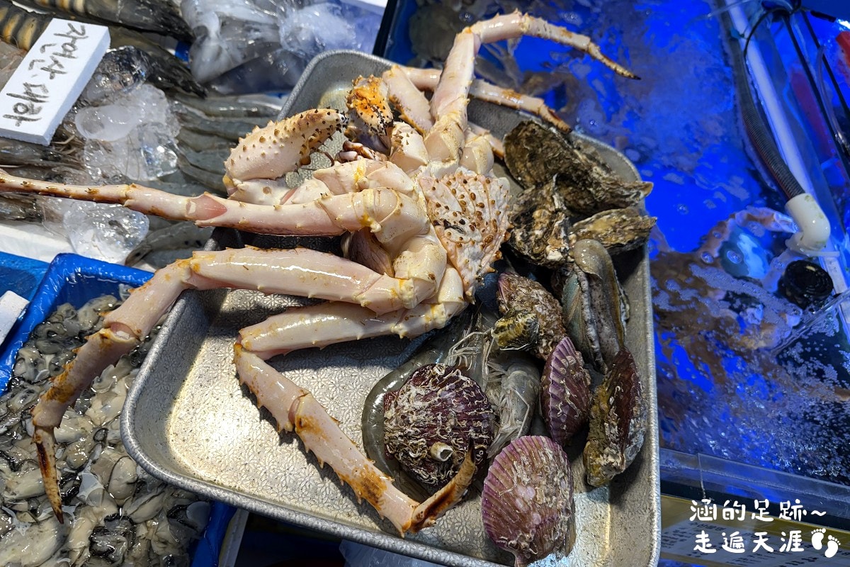 [韓國首爾] 鷺梁津水產市場 ~ 大吃活帝王蟹、松葉蟹、活章魚，一樓買海鮮，二樓代客料理，超鮮甜帝王蟹，首爾吃活海鮮的好地方