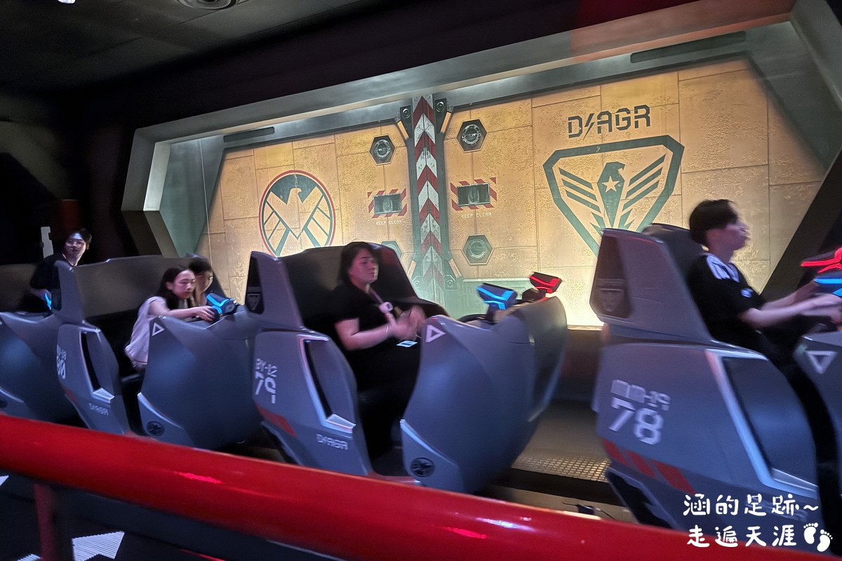 [香港] 香港迪士尼樂園 ~ 園區必玩設施、遊行、精彩迪士尼星夢光影之旅、餐廳、住宿，香港迪士尼攻略