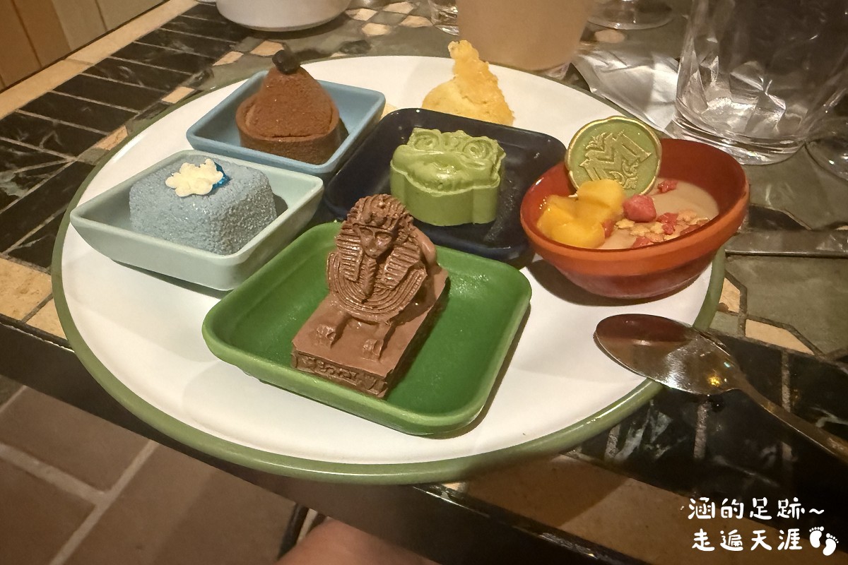 [香港] 香港迪士尼樂園 ~ 園區必玩設施、遊行、精彩迪士尼星夢光影之旅、餐廳、住宿，香港迪士尼攻略