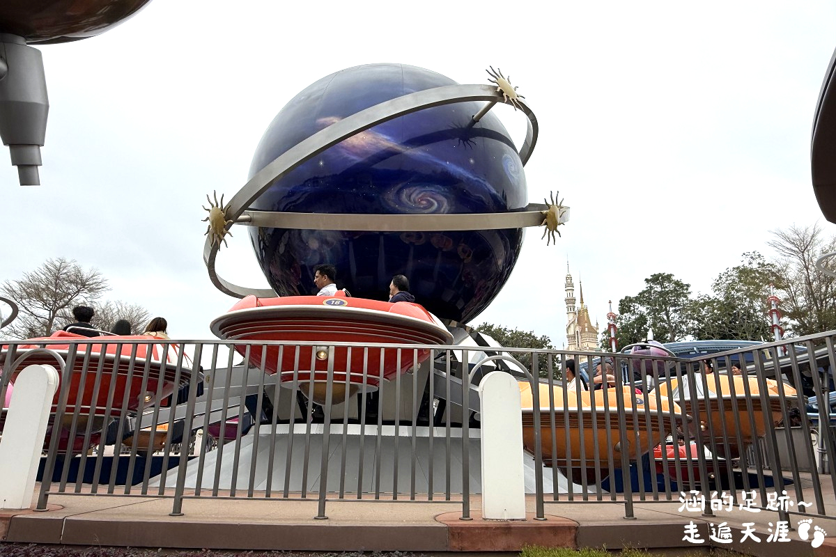 [香港] 香港迪士尼樂園 ~ 園區必玩設施、遊行、精彩迪士尼星夢光影之旅、餐廳、住宿，香港迪士尼攻略