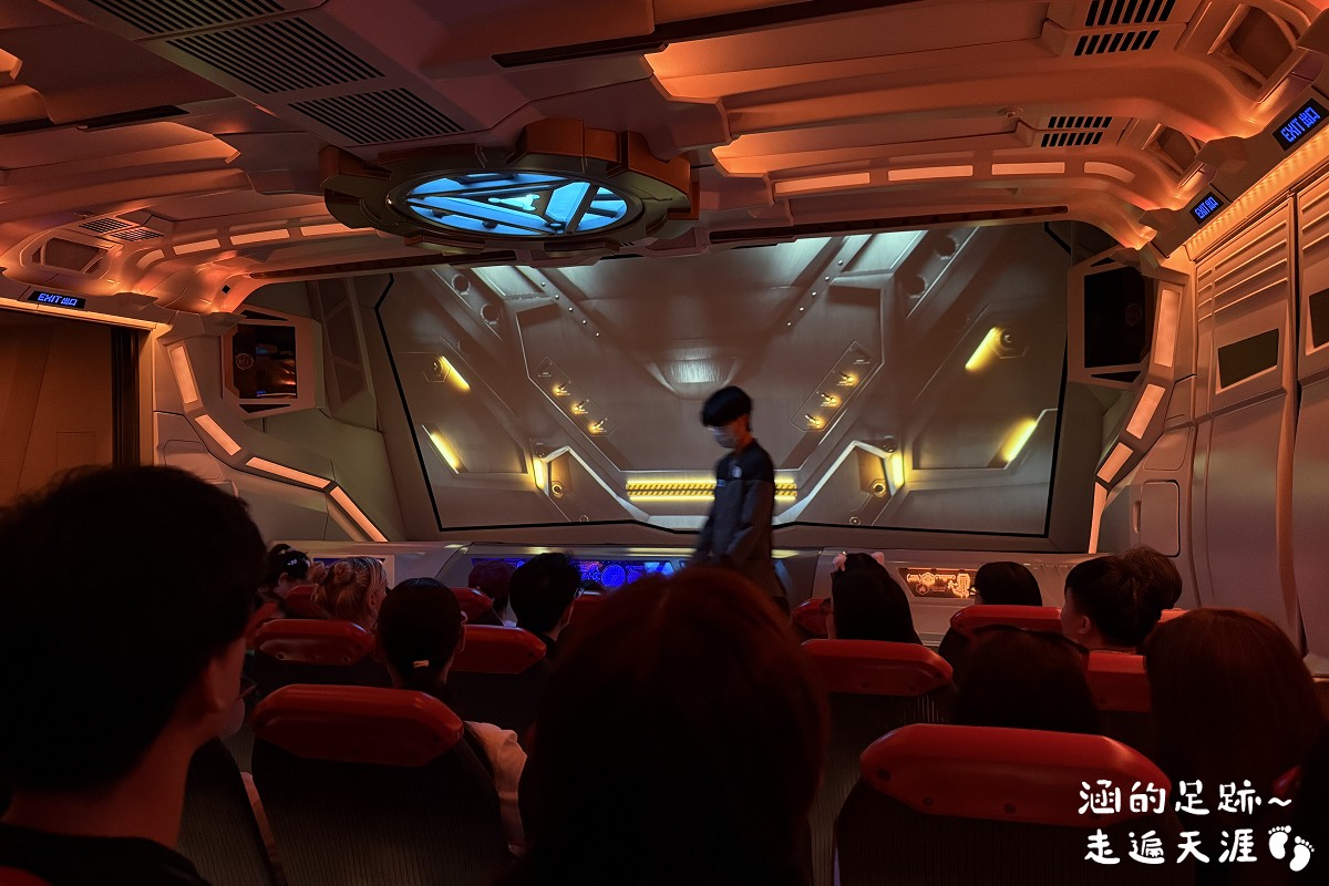 [香港] 香港迪士尼樂園 ~ 園區必玩設施、遊行、精彩迪士尼星夢光影之旅、餐廳、住宿，香港迪士尼攻略