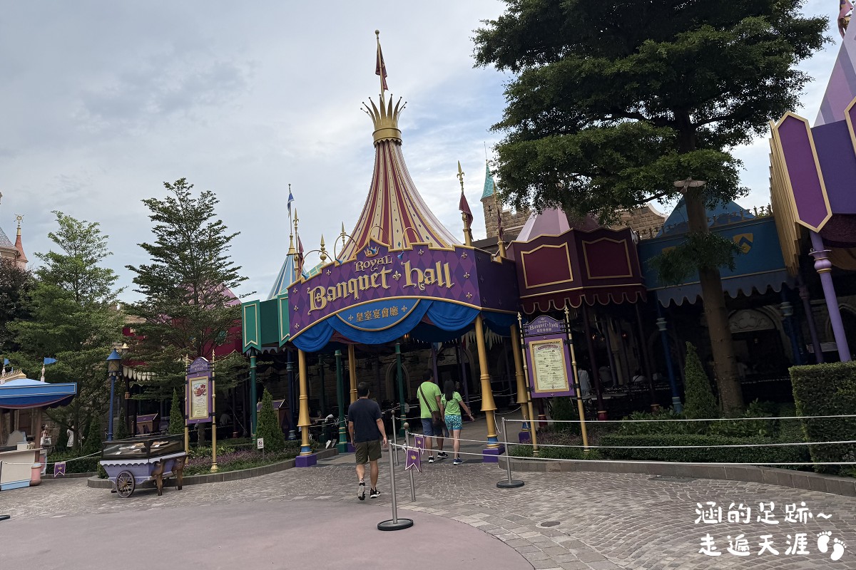 [香港] 香港迪士尼樂園 ~ 園區必玩設施、遊行、精彩迪士尼星夢光影之旅、餐廳、住宿，香港迪士尼攻略