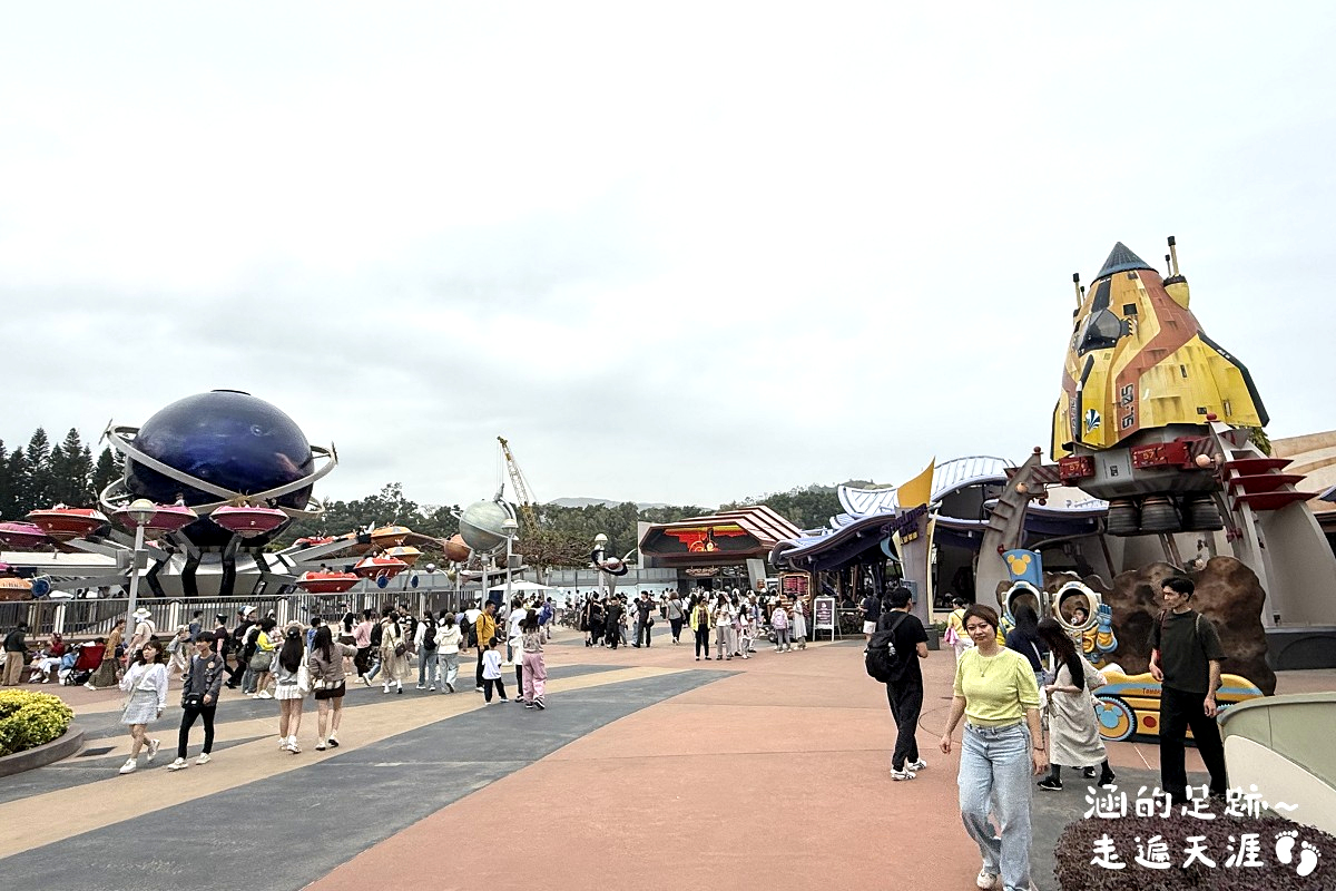 [香港] 香港迪士尼樂園 ~ 園區必玩設施、遊行、精彩迪士尼星夢光影之旅、餐廳、住宿，香港迪士尼攻略