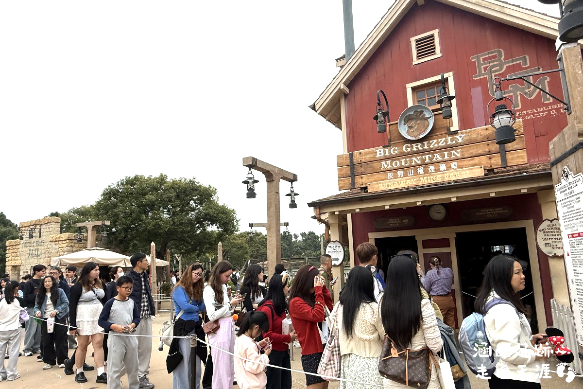 [香港] 香港迪士尼樂園 ~ 園區必玩設施、遊行、精彩迪士尼星夢光影之旅、餐廳、住宿，香港迪士尼攻略