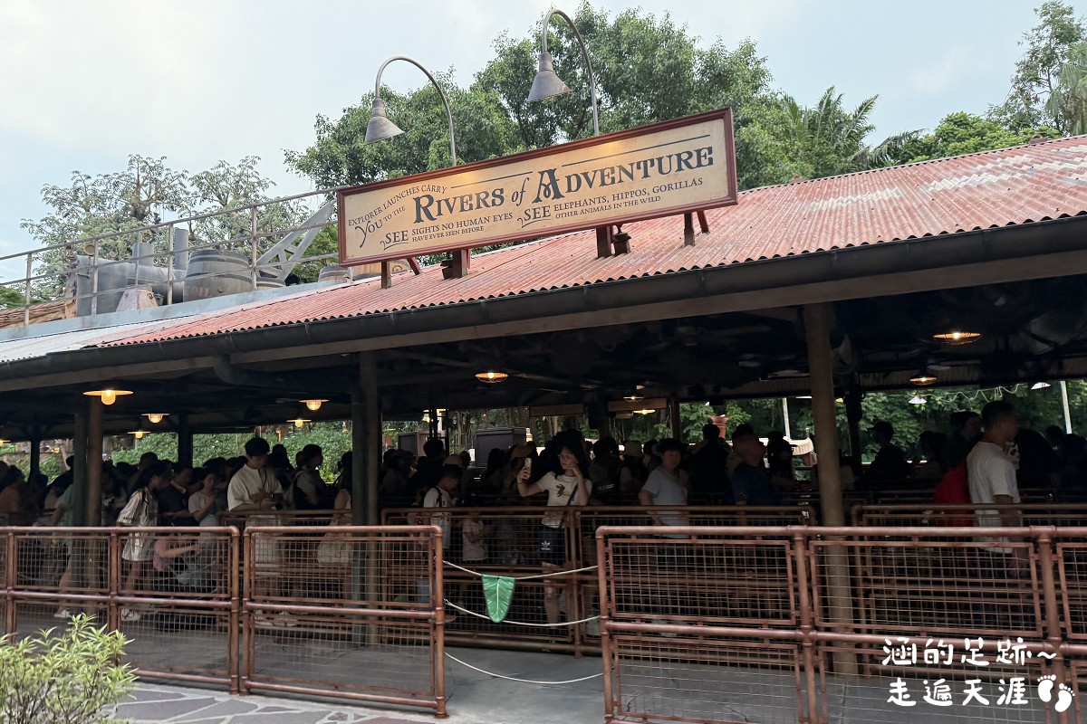 [香港] 香港迪士尼樂園 ~ 園區必玩設施、遊行、精彩迪士尼星夢光影之旅、餐廳、住宿，香港迪士尼攻略