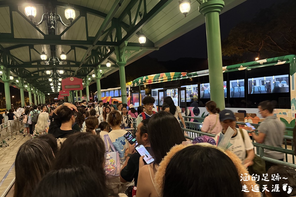 [香港] 香港迪士尼樂園 ~ 園區必玩設施、遊行、精彩迪士尼星夢光影之旅、餐廳、住宿，香港迪士尼攻略