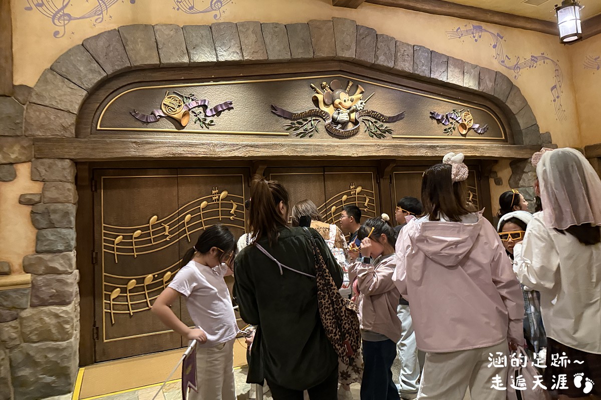[香港] 香港迪士尼樂園 ~ 園區必玩設施、遊行、精彩迪士尼星夢光影之旅、餐廳、住宿，香港迪士尼攻略