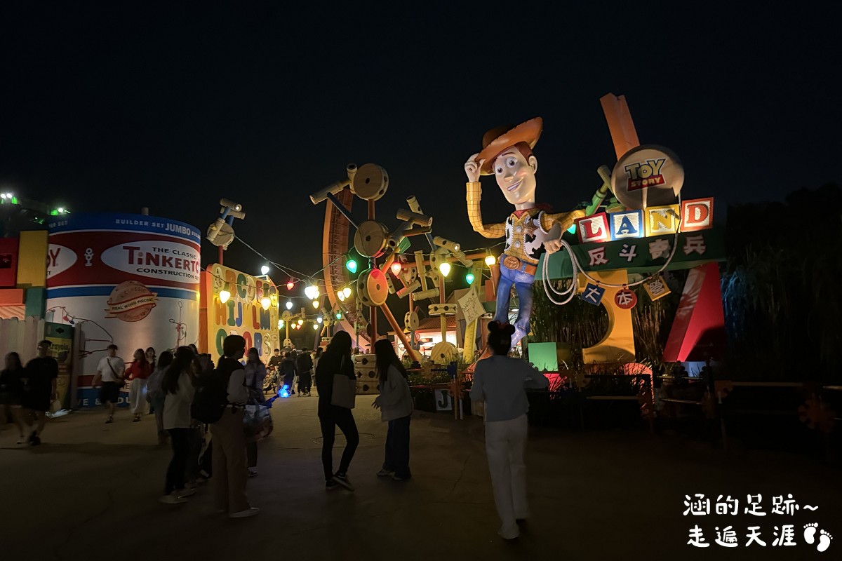 [香港] 香港迪士尼樂園 ~ 園區必玩設施、遊行、精彩迪士尼星夢光影之旅、餐廳、住宿，香港迪士尼攻略