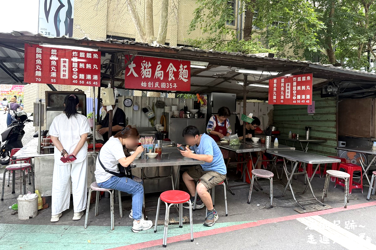[宜蘭美食] 大貓扁食店 ~ 宜蘭在地80年老麵店，炸醬麵香濃順口，餛飩魚丸湯也不錯