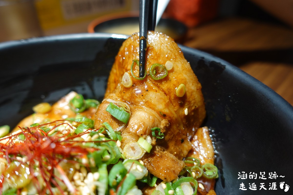 [忠孝新生美食] 佐藤精肉店 豚丼專門 ~ 平價美味日式燒肉丼飯，必吃原祖烤五花豚丼、辛蔥香香烤五花豚丼，光華商場美食推薦