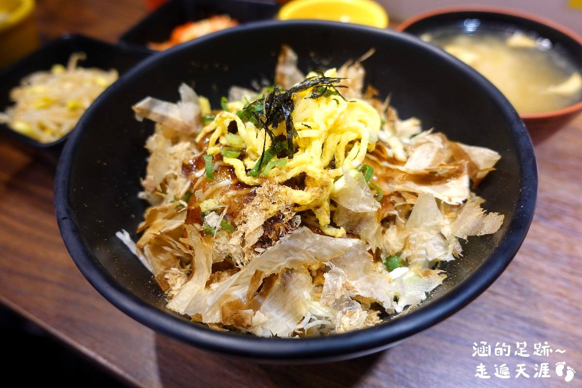 [忠孝新生美食] 佐藤精肉店 豚丼專門 ~ 平價美味日式燒肉丼飯，必吃原祖烤五花豚丼、辛蔥香香烤五花豚丼，光華商場美食推薦