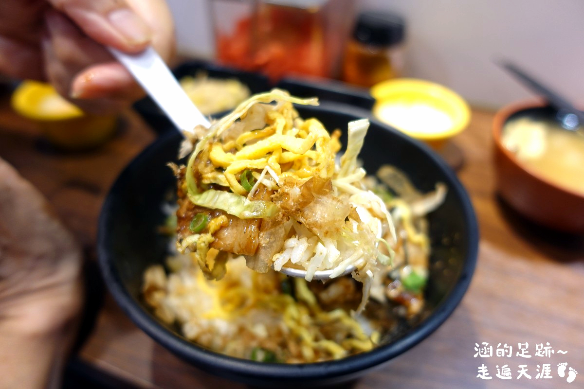[忠孝新生美食] 佐藤精肉店 豚丼專門 ~ 平價美味日式燒肉丼飯，必吃原祖烤五花豚丼、辛蔥香香烤五花豚丼，光華商場美食推薦