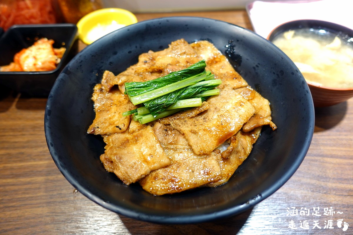 [忠孝新生美食] 佐藤精肉店 豚丼專門 ~ 平價美味日式燒肉丼飯，必吃原祖烤五花豚丼、辛蔥香香烤五花豚丼，光華商場美食推薦