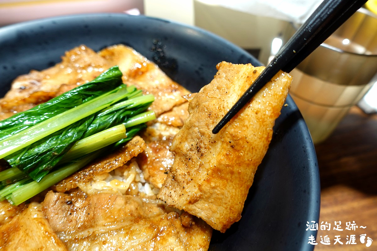[忠孝新生美食] 佐藤精肉店 豚丼專門 ~ 平價美味日式燒肉丼飯，必吃原祖烤五花豚丼、辛蔥香香烤五花豚丼，光華商場美食推薦