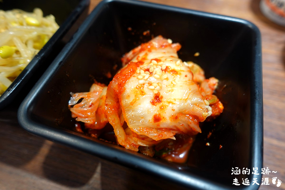 [忠孝新生美食] 佐藤精肉店 豚丼專門 ~ 平價美味日式燒肉丼飯，必吃原祖烤五花豚丼、辛蔥香香烤五花豚丼，光華商場美食推薦