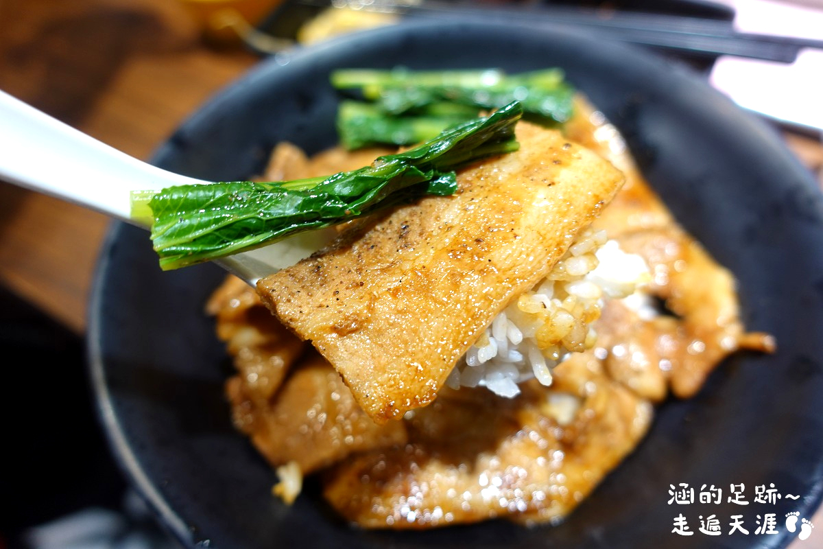 [忠孝新生美食] 佐藤精肉店 豚丼專門 ~ 平價美味日式燒肉丼飯，必吃原祖烤五花豚丼、辛蔥香香烤五花豚丼，光華商場美食推薦