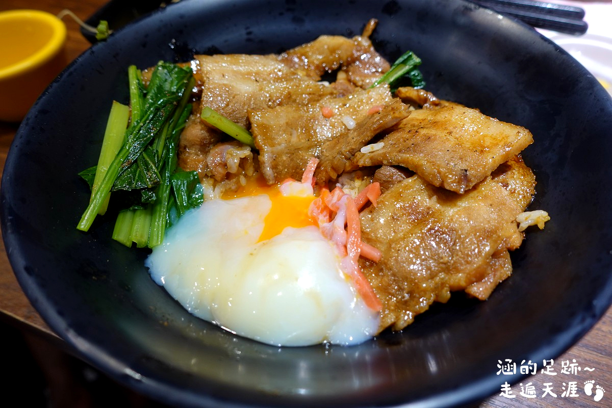 [忠孝新生美食] 佐藤精肉店 豚丼專門 ~ 平價美味日式燒肉丼飯，必吃原祖烤五花豚丼、辛蔥香香烤五花豚丼，光華商場美食推薦