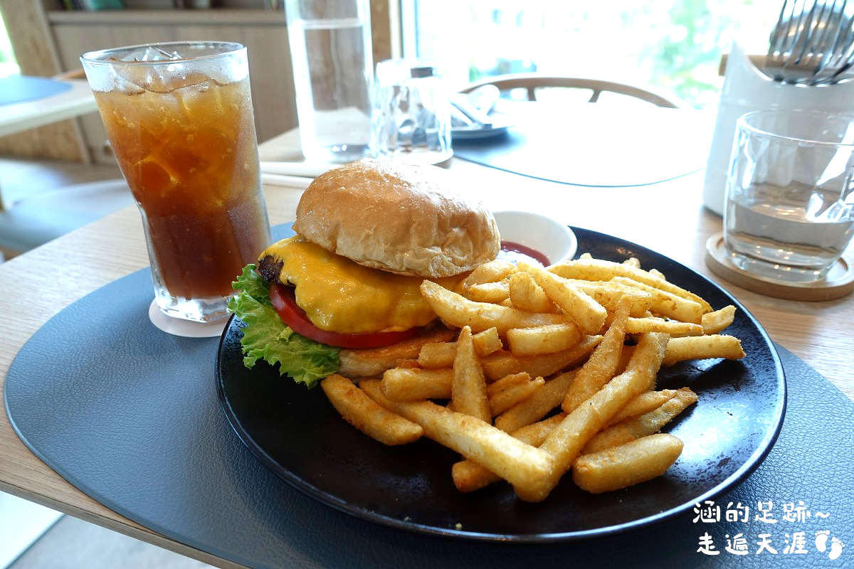 [宜蘭飯店推薦] 凱渡廣場酒店 ~ 陸上郵輪，活動設施多，海水游泳池、漂漂河、海景溫泉、超大遊戲區，房內欣賞絕美龜山島日出，宜蘭親子渡假飯店推薦
