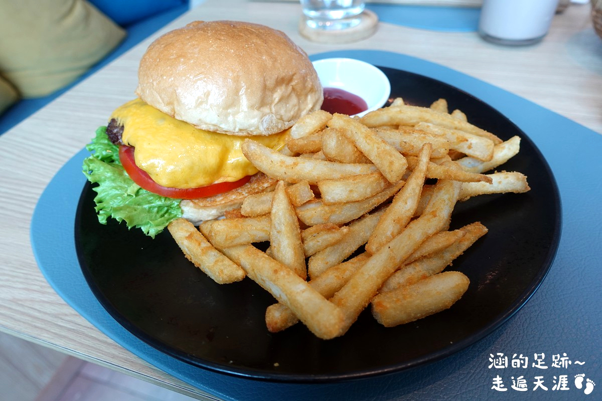 [宜蘭飯店推薦] 凱渡廣場酒店 ~ 陸上郵輪，活動設施多，海水游泳池、漂漂河、海景溫泉、超大遊戲區，房內欣賞絕美龜山島日出，宜蘭親子渡假飯店推薦
