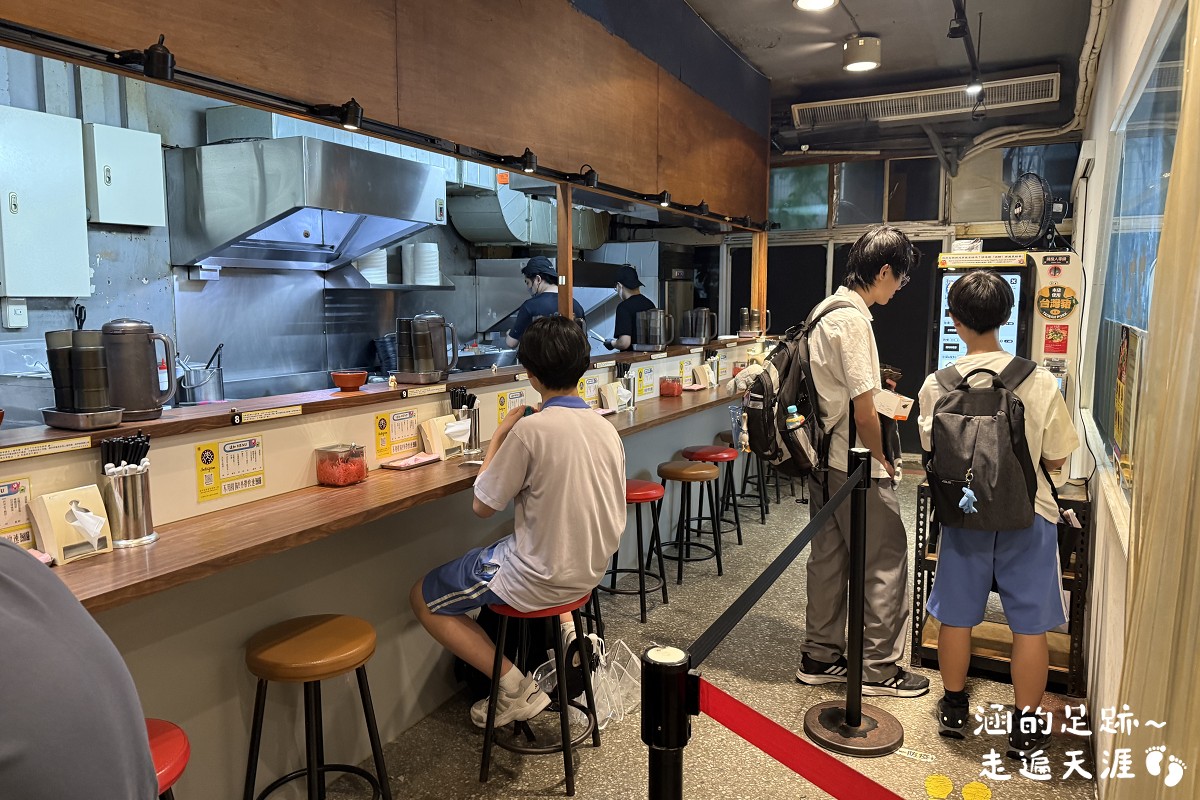 [忠孝新生美食] 佐藤精肉店 豚丼專門 ~ 平價美味日式燒肉丼飯，必吃原祖烤五花豚丼、辛蔥香香烤五花豚丼，光華商場美食推薦